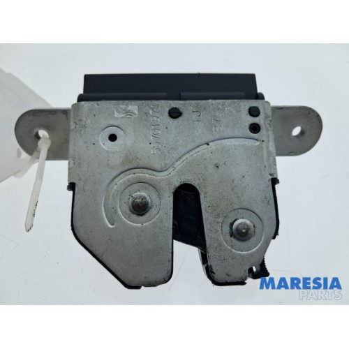 Fiat - 500 - Tailgate lock mechanism