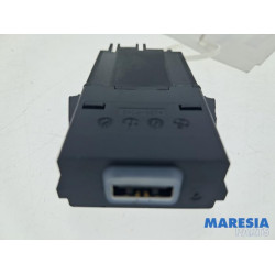 Fiat - 500 - AUX / USB-Anschluss