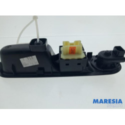 Renault - Twingo - Multi-functional window switch
