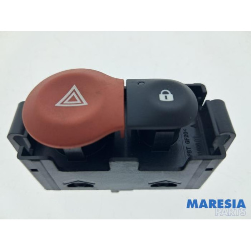 Renault - Twingo - Panic lighting switch
