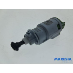 Renault - Twingo - Clutch switch