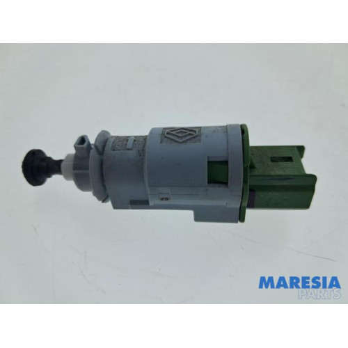 Renault - Twingo - Clutch switch
