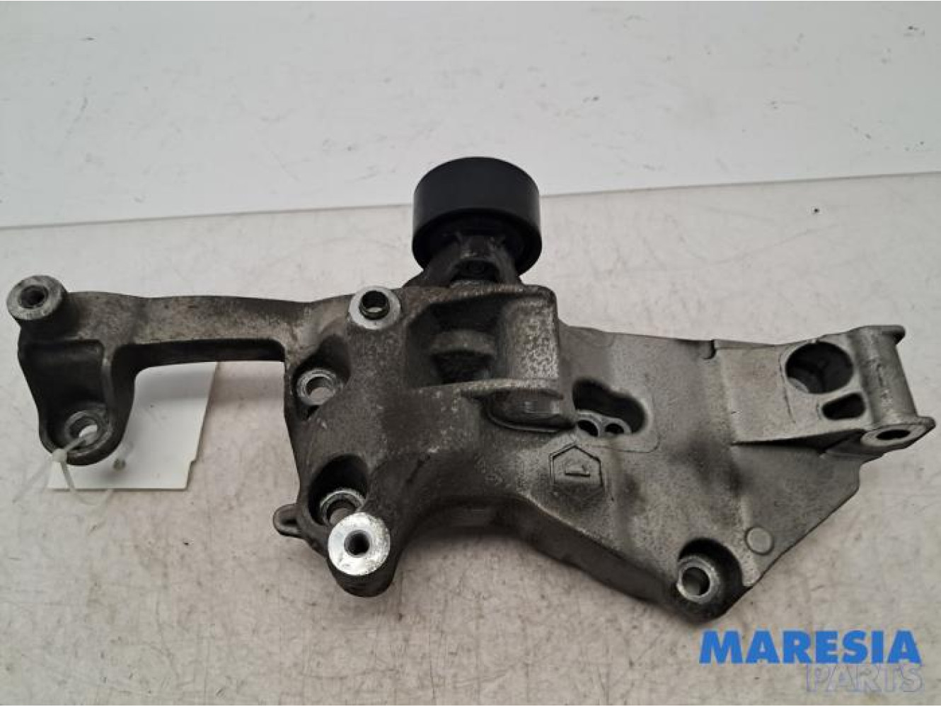 Citroen - C3 - Alternator upper bracket