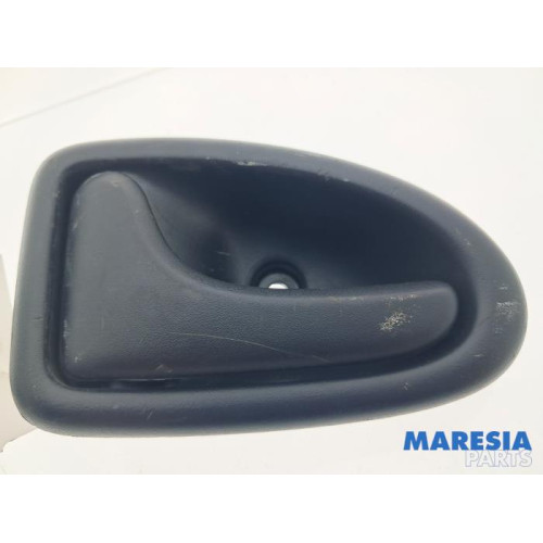 Renault - Trafic - Minibus/van rear door handle