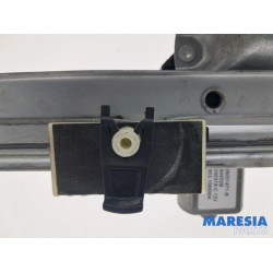 Renault - Trafic - Fenstermechanik 2-türig rechts vorne