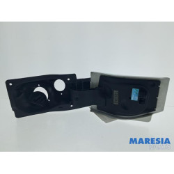 Renault - Trafic - Tank Klep