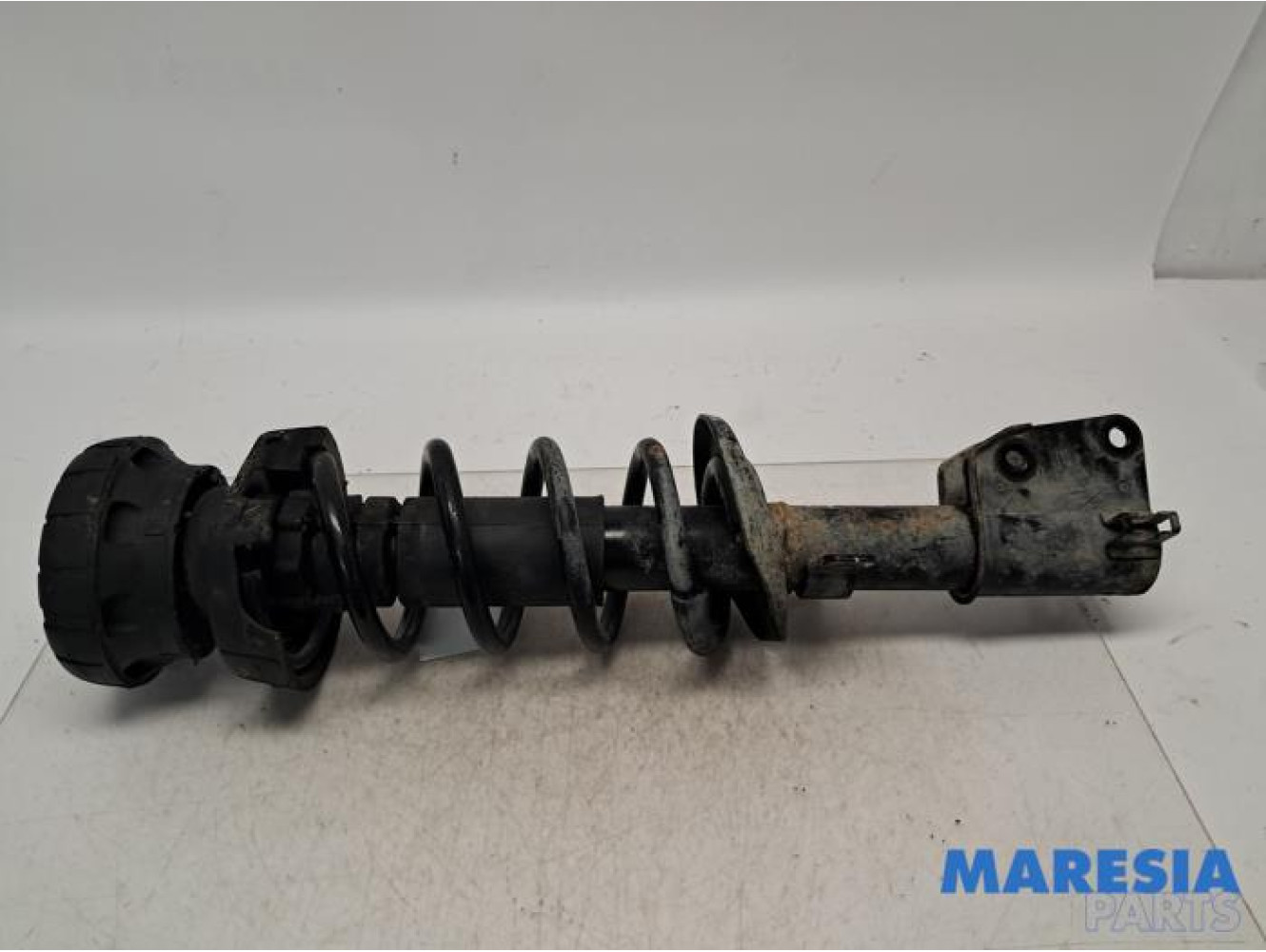 Renault - Trafic - Front shock absorber rod, right