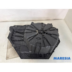 Renault - Megane - Spare wheel holder