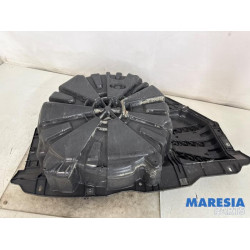 Renault - Megane - Spare wheel holder