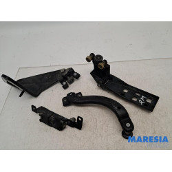 Renault - Trafic - Sliding door roller, right