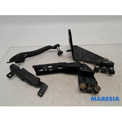 Renault - Trafic - Sliding door roller, right