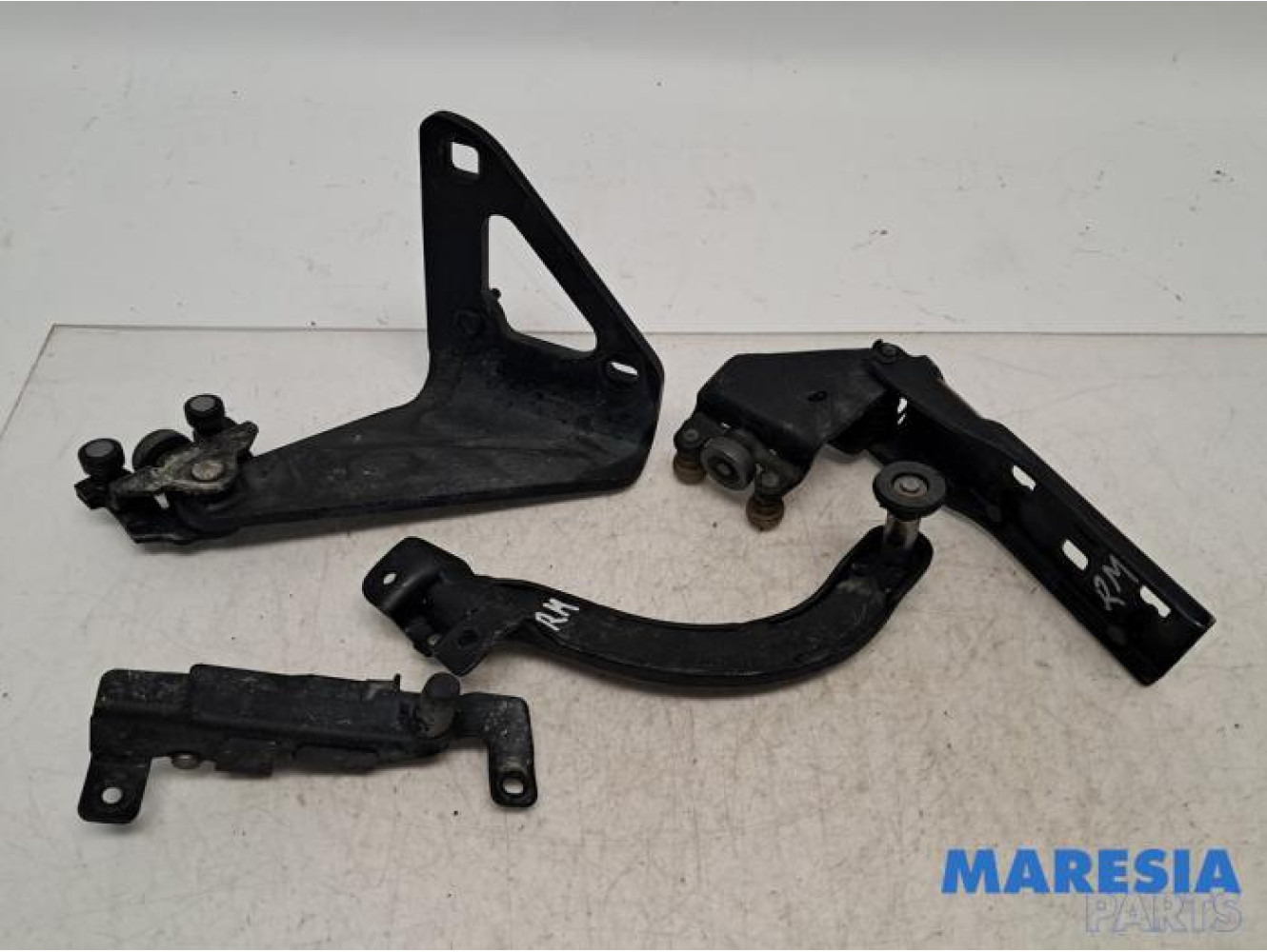 Renault - Trafic - Sliding door roller, right
