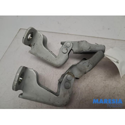 Renault - Trafic - Scharnier deur rechts-voor