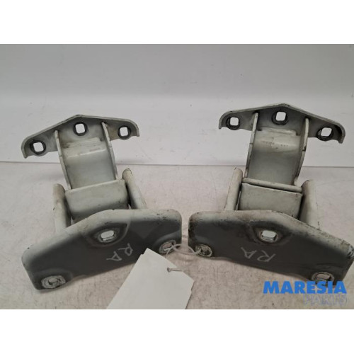 Renault - Trafic - Scharnier Achterklep