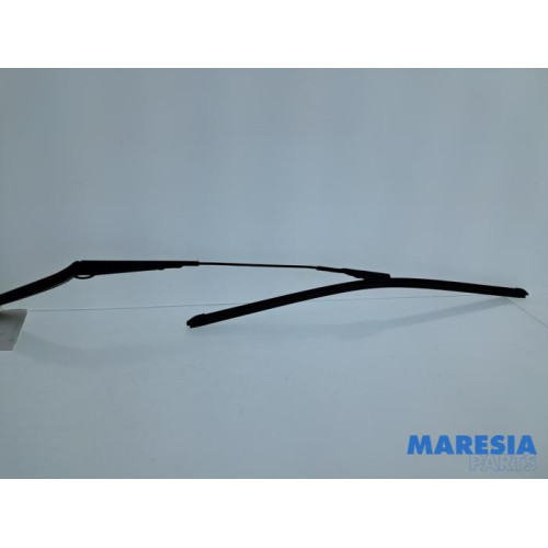 Renault - Trafic - Front wiper arm