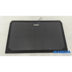 Renault - Captur - Floor panel load area