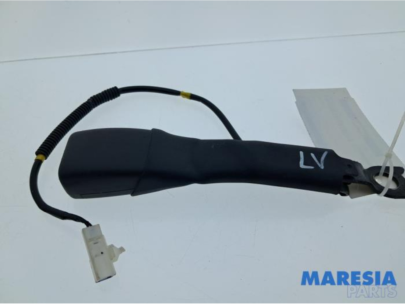 Peugeot - 107 - Insertion ceinture de sécurité avant gauche