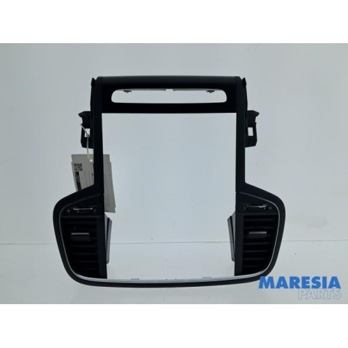 Renault - Megane - Radio omlijsting