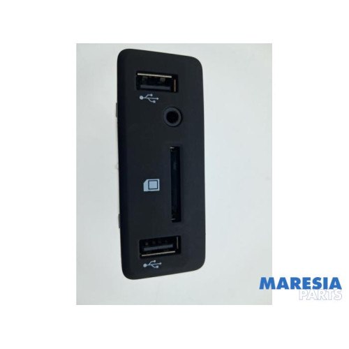 Renault - Megane - AUX / USB-Anschluss