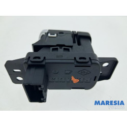 Renault - Megane - Parking brake switch
