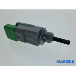Renault - Megane - Brake light switch