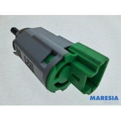 Renault - Megane - Brake light switch