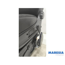 Opel - Movano - Sitz links