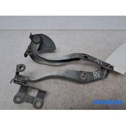 Peugeot - 107 - Motorhaube Scharnier