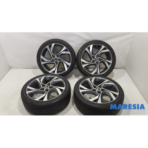 Renault - Megane - Jeu de jantes sport + pneus