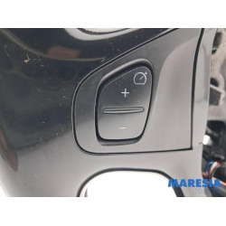 Renault - Captur - Steering wheel