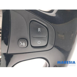 Renault - Captur - Steering wheel