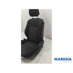 Peugeot - 207 - Stoel links