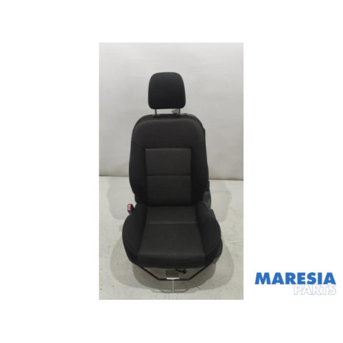 Peugeot - 207 - Sitz links