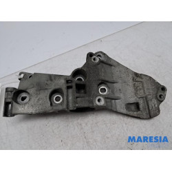 Renault - Kangoo - Alternator upper bracket