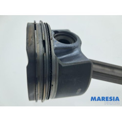 Renault - Captur - Connecting rod