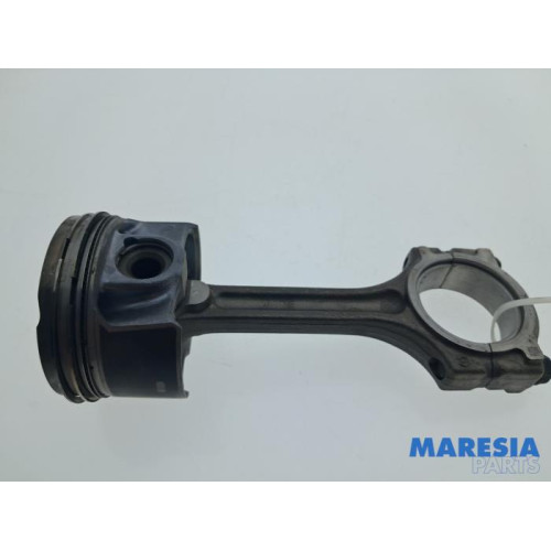 Renault - Captur - Connecting rod
