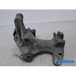 Renault - Captur - Alternator upper bracket