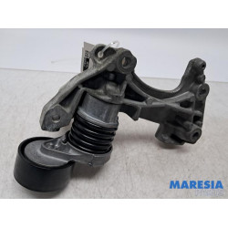Renault - Captur - Alternator upper bracket