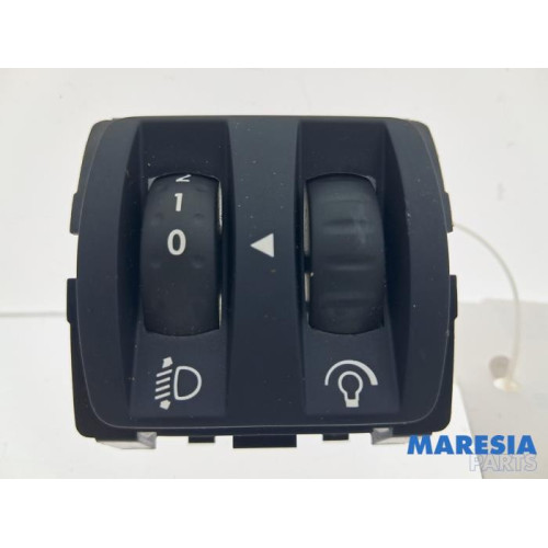 Renault - Captur - AIH headlight switch