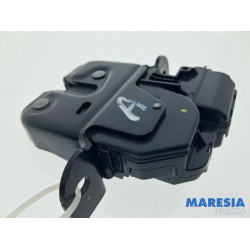 Renault - Captur - Tailgate lock mechanism