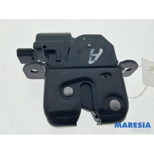 Renault - Captur - Tailgate lock mechanism