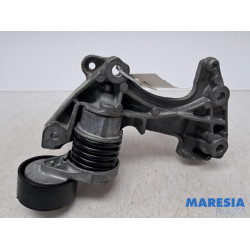 Renault - Captur - Alternator upper bracket