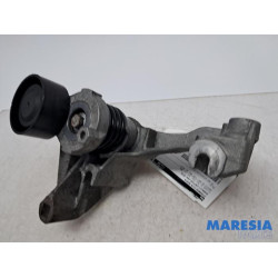 Renault - Captur - Alternator upper bracket