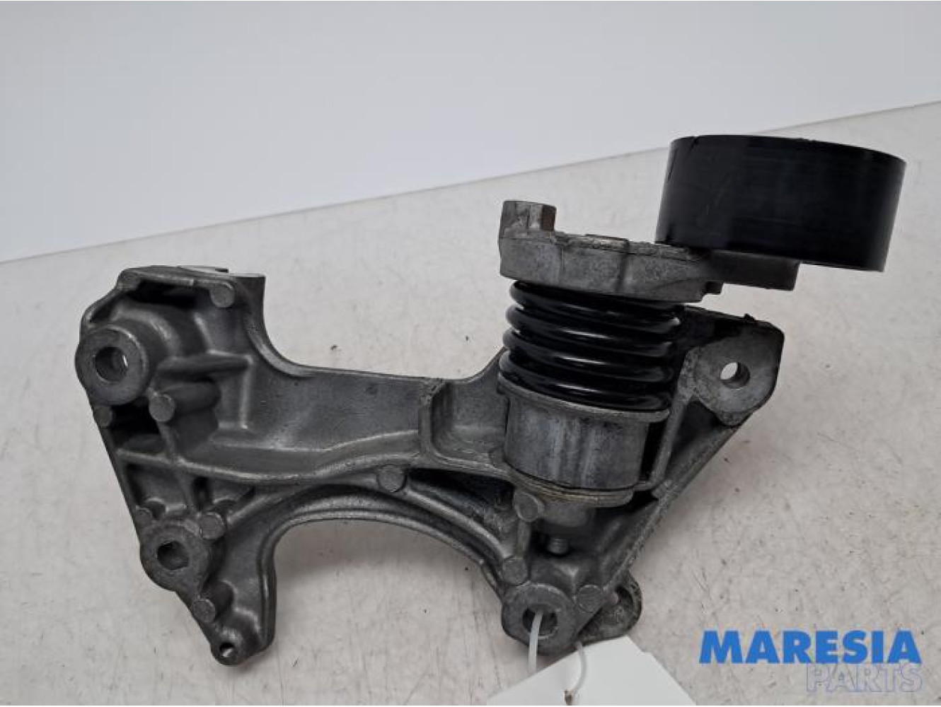 Renault - Captur - Alternator upper bracket