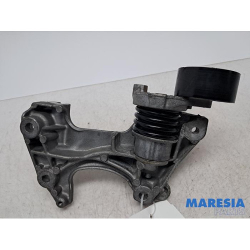 Renault - Captur - Alternator upper bracket