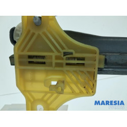 Renault - Captur - Rear door window mechanism 4-door, right