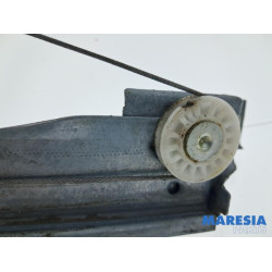 Renault - Captur - Rear door window mechanism 4-door, right