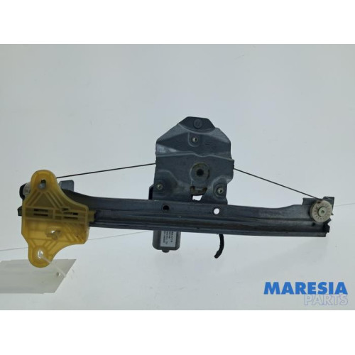 Renault - Captur - Rear door window mechanism 4-door, right