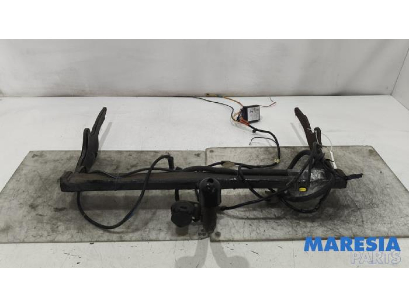 Renault - Clio - Towbar