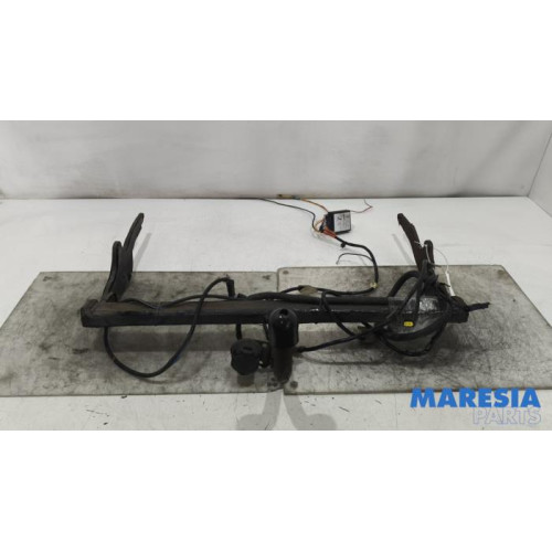 Renault - Clio - Towbar